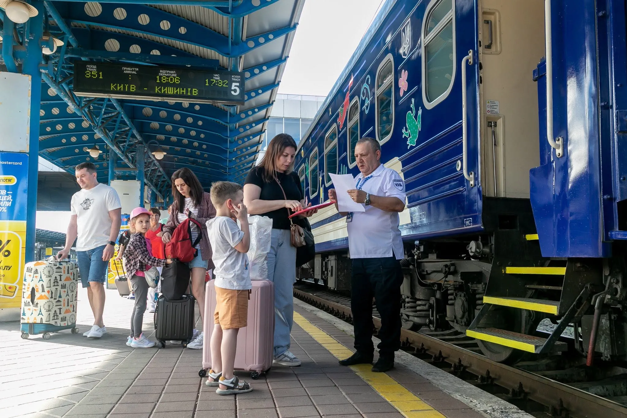 Укрзализныця запускает больше детских вагонов с 28 июня: какие маршруты добавили Укрзализныця запускает больше детских вагонов с 28 июня: какие маршруты добавили - today.ua