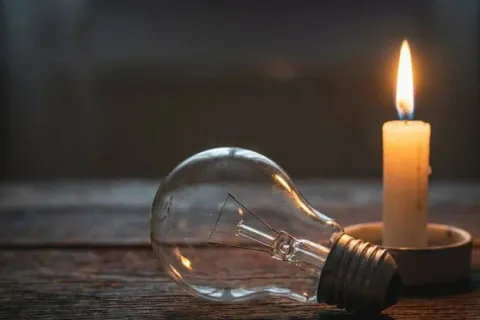 В Україні почались відключення електроенергії: скільки годин на добу будемо без світла