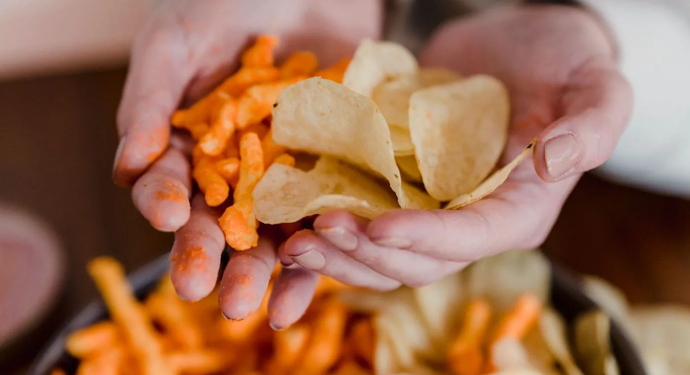Не тільки алкоголь: названо продукти та напої, які непомітно руйнують печінку - today.ua