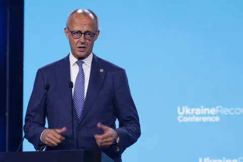Мерц призывает Москву немедленно прекратить боевые действия и заморозить войну по линии фронта