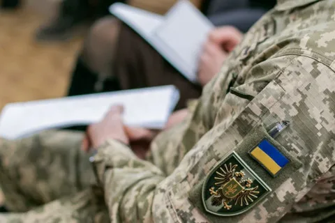 В Одесі ТЦК "бусифікував" 17-річну дівчину та її собаку (Відео)