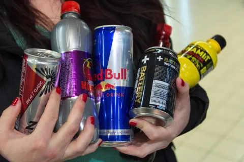 В Україні заборонять продаж енергетиків підліткам