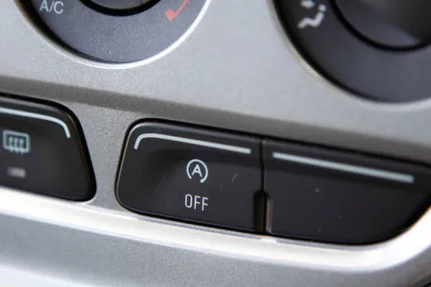 Водіям назвали кнопку, яка вдвічі збільшує ресурс двигуна