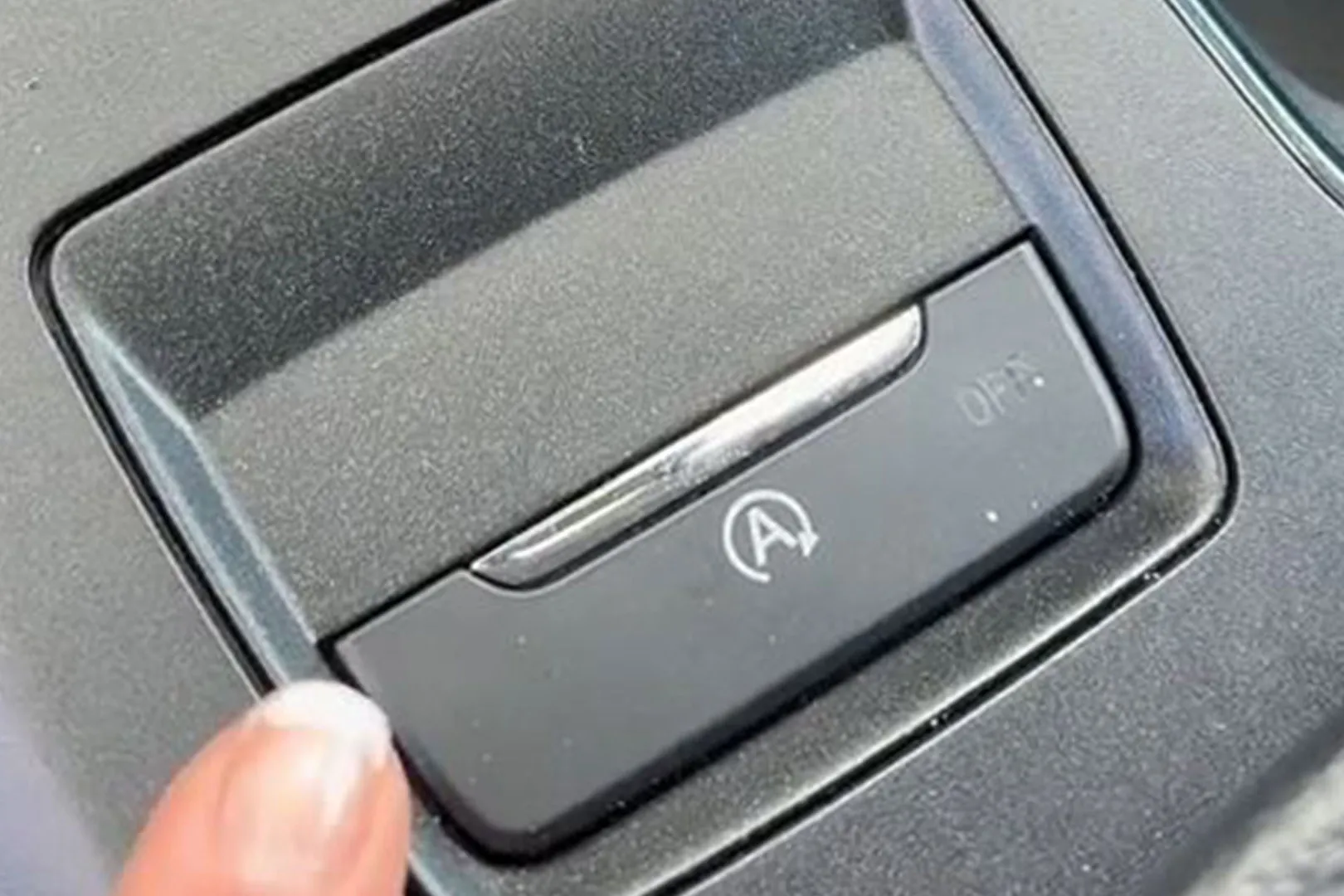 Водіям назвали кнопку, яка вдвічі збільшує ресурс двигуна Водіям назвали кнопку, яка вдвічі збільшує ресурс двигуна - today.ua