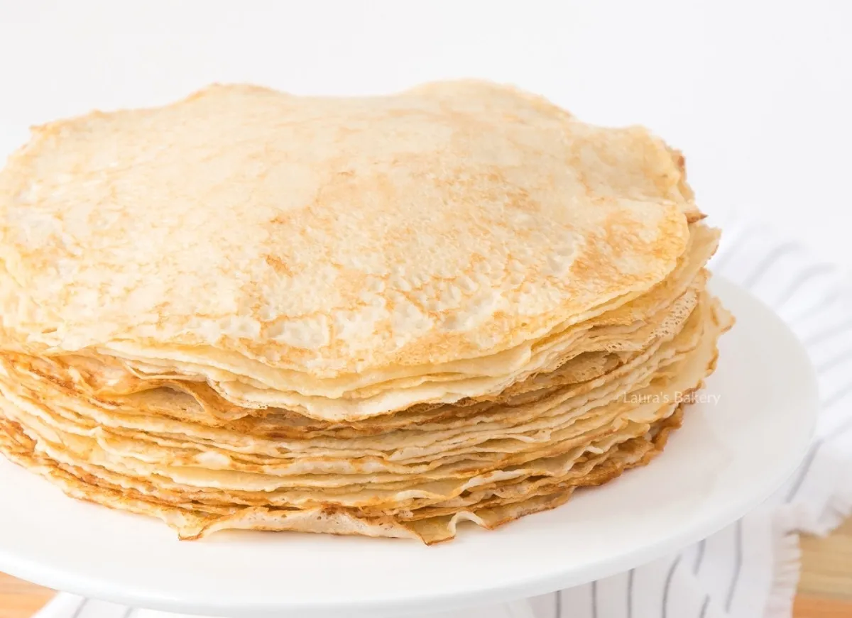 Тонкі млинці на молоці: простий і швидкий рецепт для кухарів-початківців  - today.ua