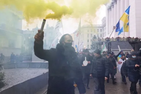 Комітет Верховної Ради дозволив застосування вогнепальної зброї проти цивільного населення: деталі законопроекту