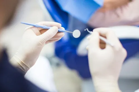 Смерть дитини в Києві на прийомі у стоматолога: що відомо про обставини трагедії