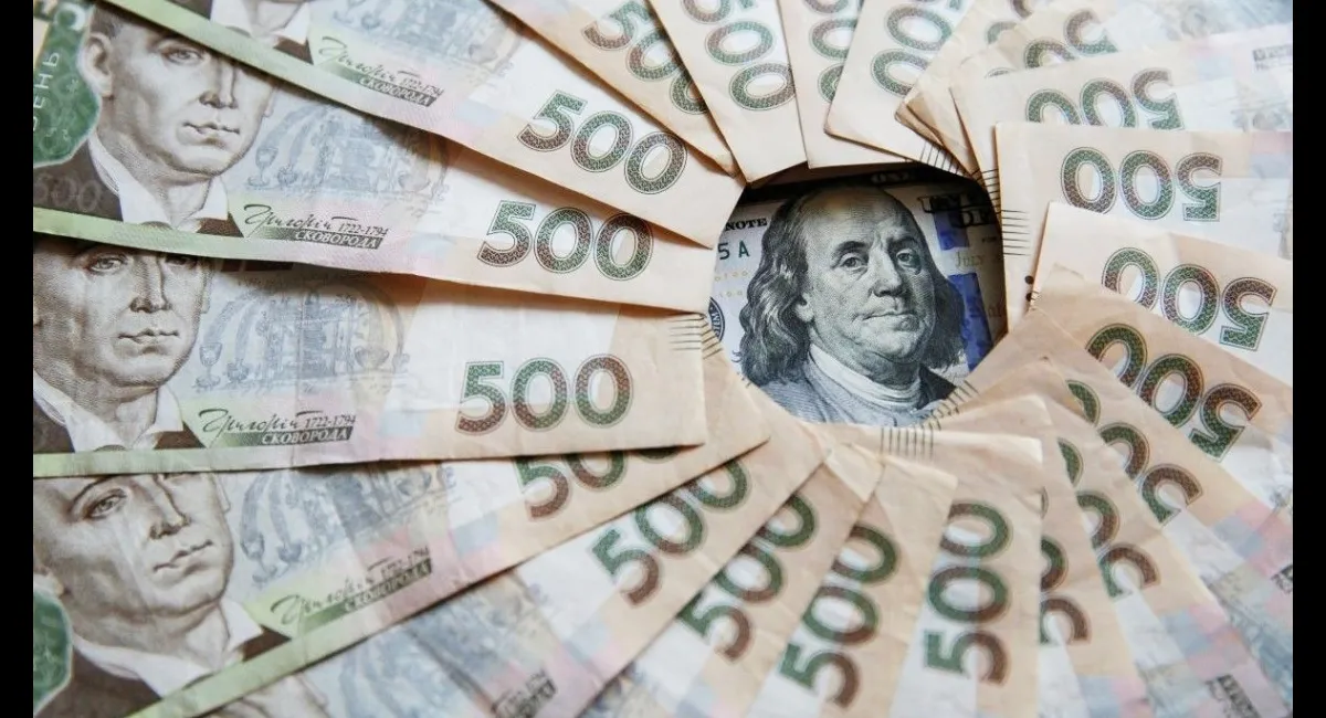 Ученики — в школу, курс — вверх: в Украине в сентябре подорожает доллар - today.ua