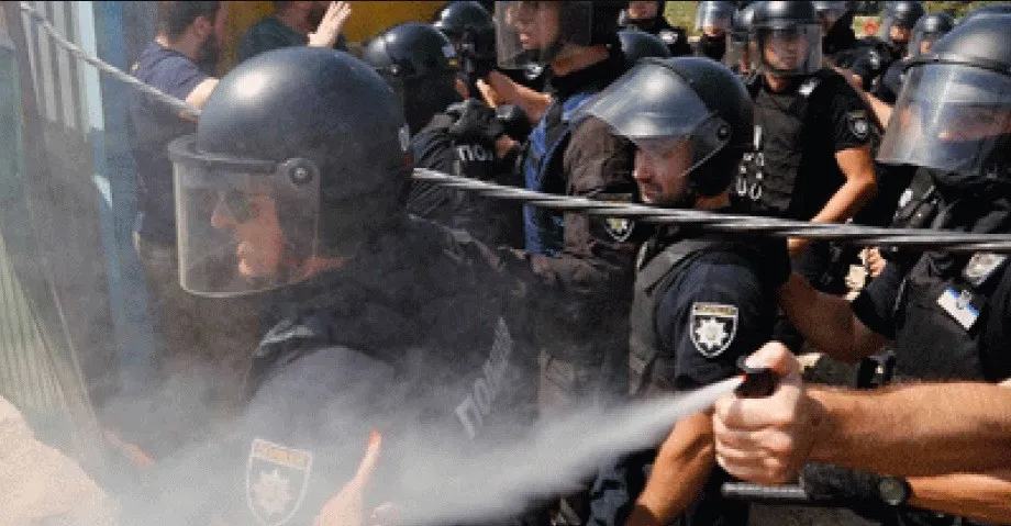 Для Нацполіції масово закуплять балончики зі сльозогінним  газом: названа сума, виділена з бюджету  - today.ua