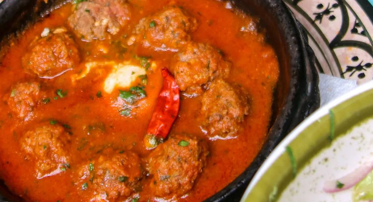 Что приготовить на ужин быстро и просто: рецепт аппетитных фрикаделек с подливкой - today.ua