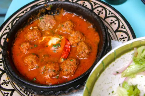 Що приготувати на вечерю швидко і просто: рецепт апетитних фрикадельок з підливою