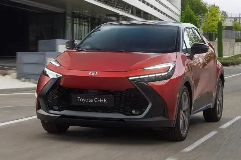 Toyota C-HR PHEV отримав нові комплектації та нове обладнання