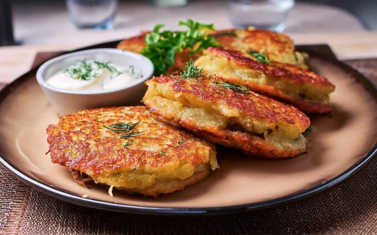 Хрустящие снаружи и нежные внутри: как приготовить аппетитные деруны за 10 минут - today.ua