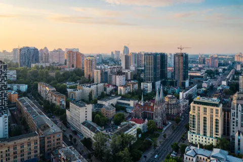 Влада розробила нову стратегію будівництва житла "для багатих" і "для бідних": деталі законопроекту