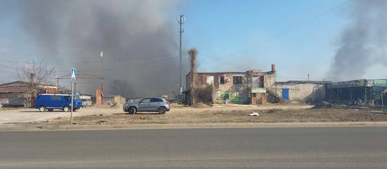 В окупованому Маріуполі партизани спалили базу росіян: у міськраді озвучили деталі В окупованому Маріуполі партизани спалили базу росіян: у міськраді озвучили деталі - today.ua