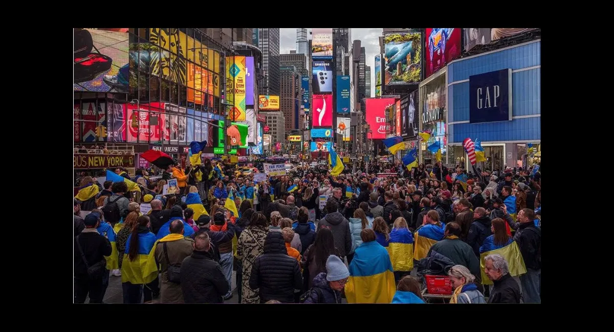 В Сети распространяют информацию о высылке из США украинских мигрантов, которые участвовали в акциях в поддержку Украины: появилось разъяснение - today.ua