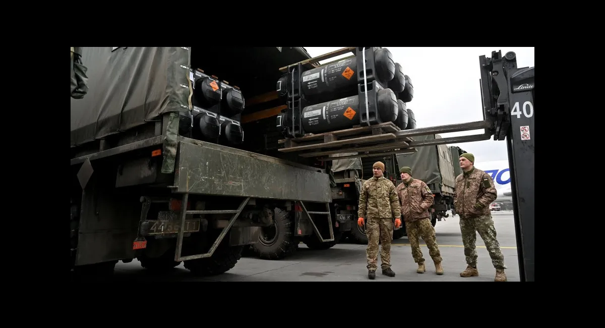 Трамп наказав призупинити всю військову допомогу США для України, - Bloomberg - today.ua