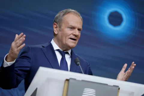 Премьер Польши выступил против переговоров Зеленского и Путина в Будапеште: "Я суеверен"