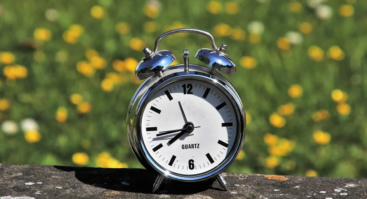 Перехід на літній час: чи потрібно українцям переводити стрілки годинника у 2025 році - today.ua