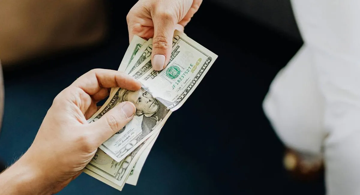 Украинцам предлагают денежную поддержку до 5 тысяч долларов: детали грантовой программы - today.ua