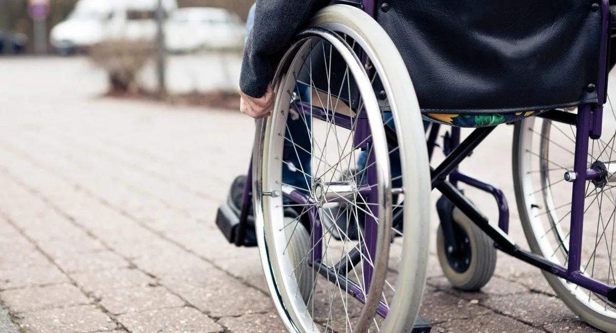 Украинцам с инвалидностью с января повышают пенсии: чьи выплаты вырастут больше всего - today.ua