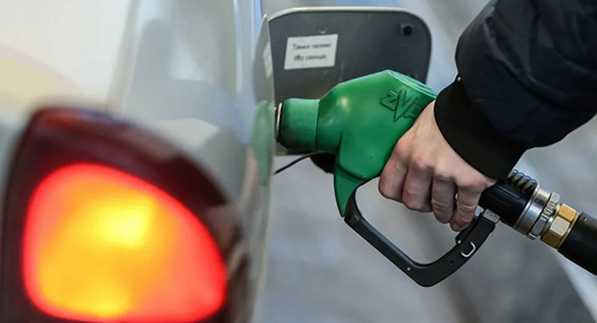 Водіям розповіли, що буде, якщо у баку змішати бензин А-95 та А-98 - today.ua