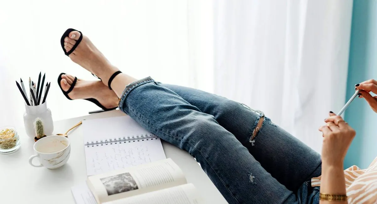 Антитренды весны 2025: стилисты назвали модели джинсов, которые вышли из моды - today.ua