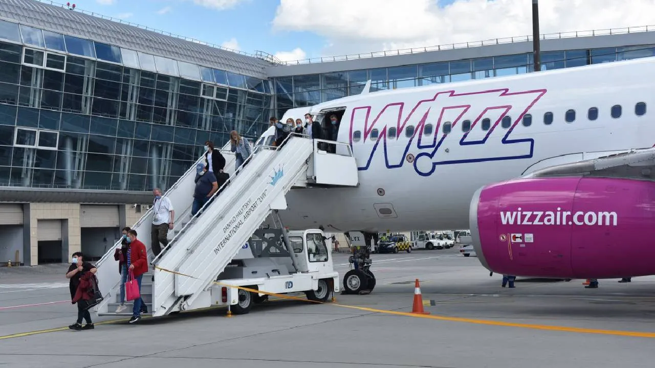 Львівський аеропорт готовий до відкриття: назвали орієнтовну дату відновлення польотів - today.ua