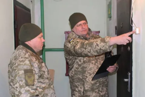 Вручення повісток на приватній території: чи мають право працівники ТЦК заходити до будинків і квартир громадян