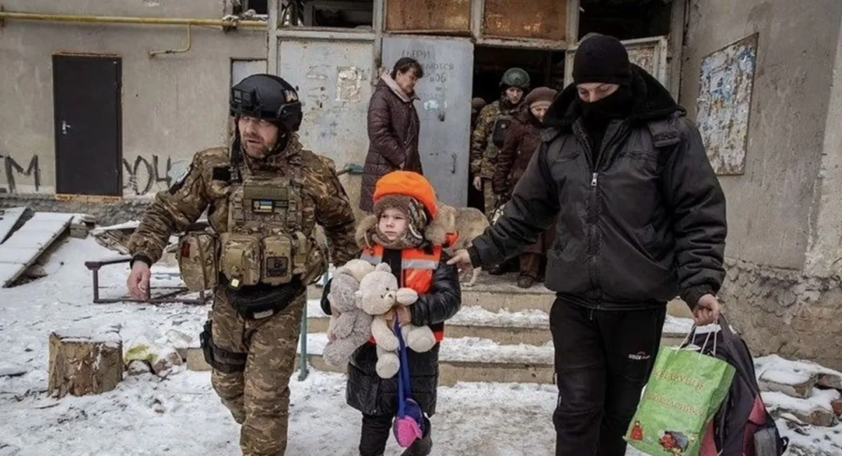 Евакуація дітей із зони бойових дій без згоди батьків: що передбачає новий закон № 4779-IX - today.ua