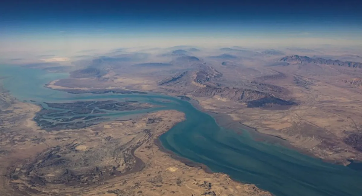 Іран оголосив про закриття Ормузької протоки та пригрозив палити судна - today.ua