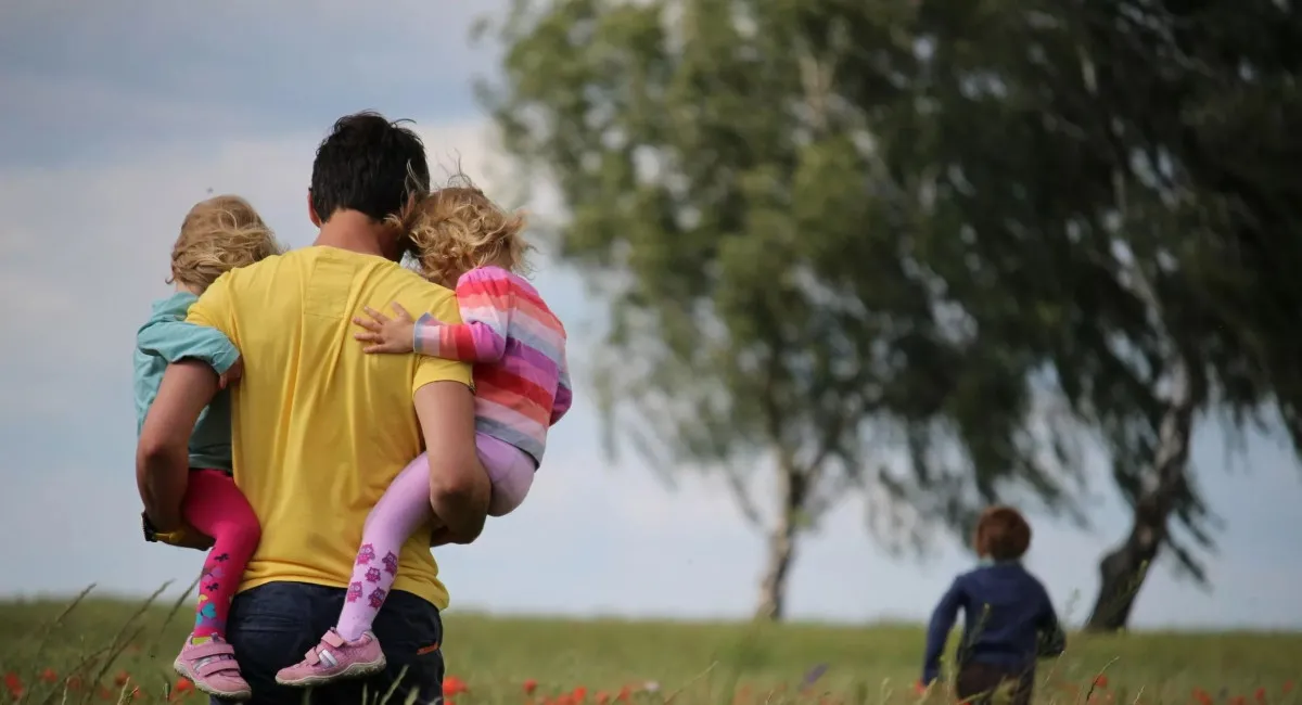 Многодетным родителям упростили получение отсрочки: что изменилось - today.ua