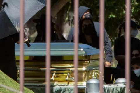 Мексиканського наркобарона Ель Менчо поховали в золотій труні