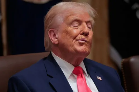 Більше не союзник? Трамп оголосив тотальну блокаду одній з країн Європи та погрожує захопити її бази