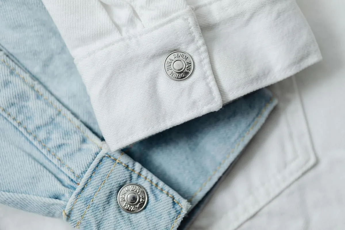 Как правильно стирать одежду с молниями и пуговицами, чтобы не испортить вещи и машинку - today.ua