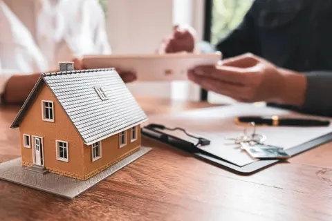 Поколение бездомных: выплатить ипотеку с украинской зарплаты почти невозможно