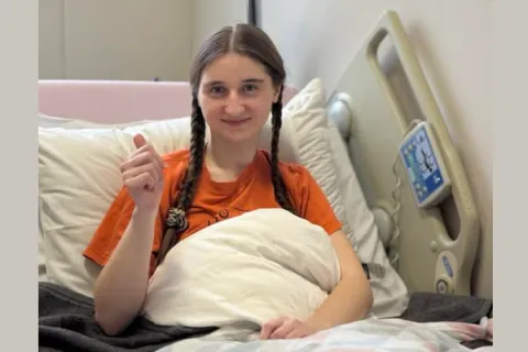 Киста размером с трёхлитровую банку: львовские медики провели сложную операцию, спасая жизнь подростка