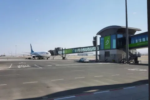 Британці застрягли на евакуаційному рейсі з Близького Сходу: пасажири скаржаться на затримку