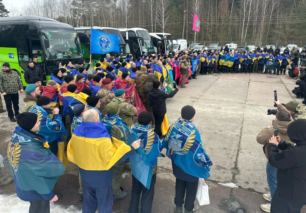 Довгоочікуваний обмін полоненими відбувся: 5 березня додому повернулись 200 військових - today.ua