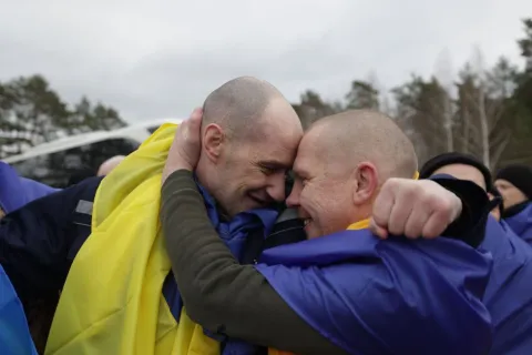 Довгоочікуваний обмін полоненими відбувся: 5 березня додому повернулись 200 військових