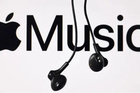 Apple Music начнет отмечать музыку, созданную искусственным интеллектом