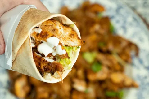 Вкусно и без риска отравлений: как своими руками сделать вкусную шаурму