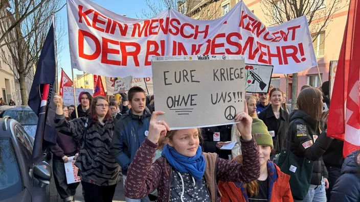 Німці вийшли на масові протести проти призову на військову службу - today.ua