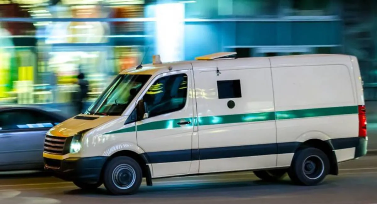 Інкасаторські авто “Ощадбанку” зникли в Угорщині: Київ звинуватив Будапешт у захопленні заручників та грабежі - today.ua