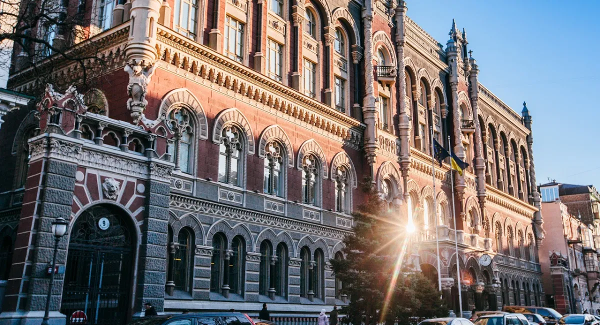 Украина стремительно теряет свой валютный запас: на что идут деньги из резерва - today.ua