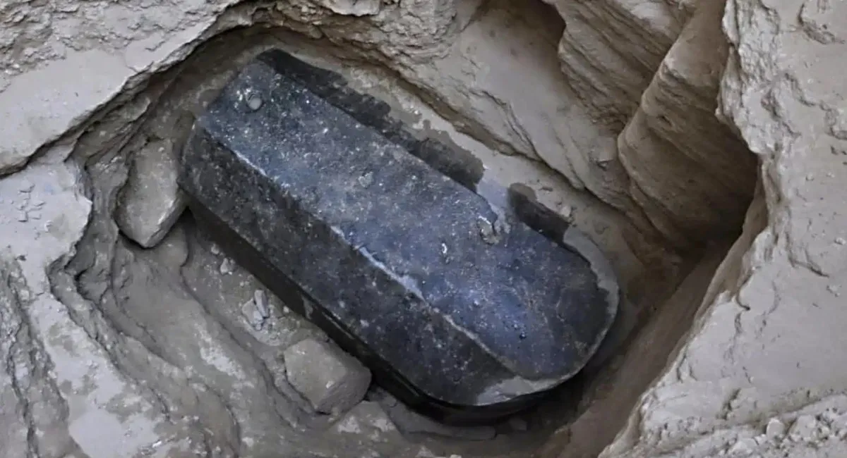 Учёные сдвинули крышку 27-тонного саркофага из Александрии: ужас, который таился две тысячи лет, вырвался наружу (Фото) - today.ua