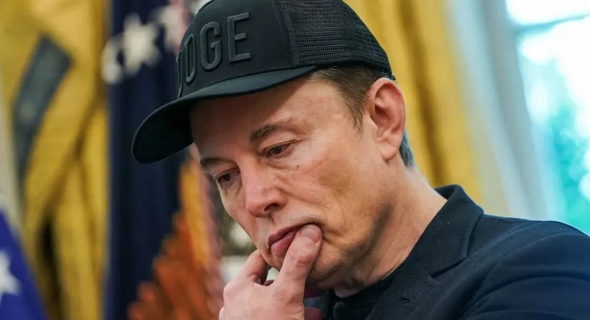 Батько буде лихий: донька Маска вигуляла образ ню на Тижні моди в Парижі (фото) - today.ua