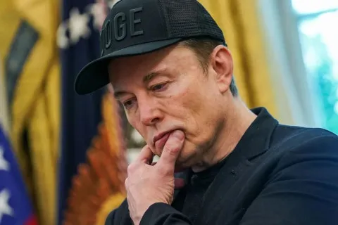 Батько буде лихий: донька Маска вигуляла образ "ню" на Тижні моди в Парижі (фото)