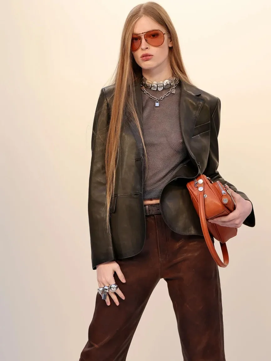 Батько буде лихий: донька Маска вигуляла образ ню на Тижні моди в Парижі (фото) - today.ua