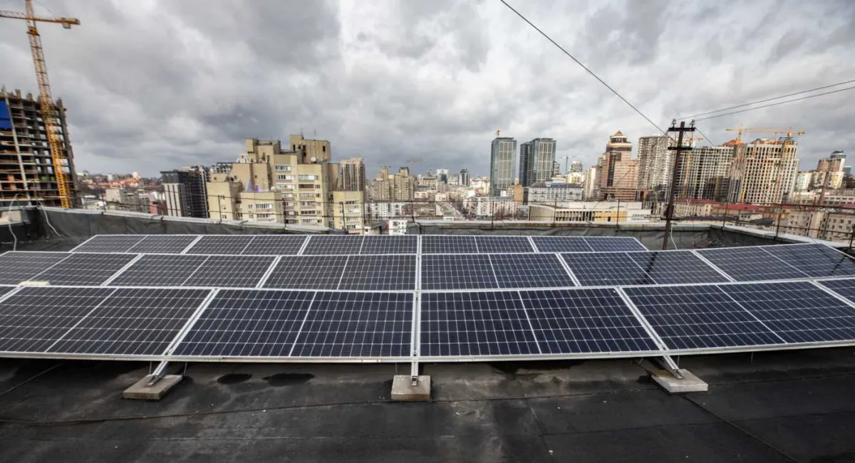 Сонячна енергія на даху багатоквартирного будинку: як перетворити на джерело доходу - today.ua